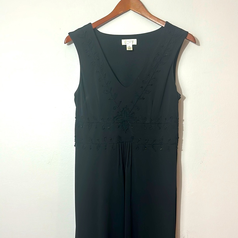 Ann Taylor loft sleeveless black dress beaded V-neck waistline size 6